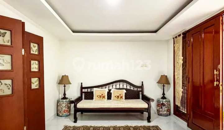 Turun Harga ... Rumah dengan Swimming Pool di Radio Dalam 2