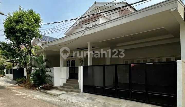 Rumah dengan Swimming Pool di Bintaro Jaya Sektor 6 Rumah dengan Swimming Pool di Bintaro Jaya Sektor 6