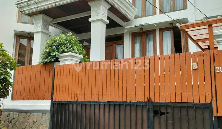 Rumah Siap Huni dengan Swimming Pool di Taman Permata Bintaro