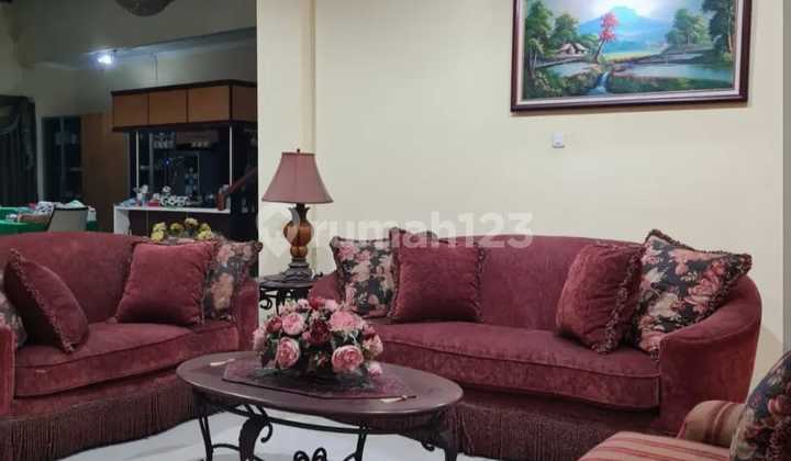 Rumah Lama dan Terawat di Menteng, Jakarta Pusat 2