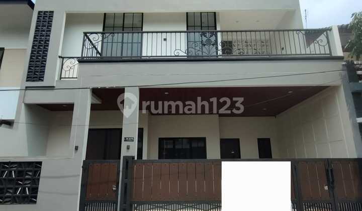 Ready-to-Occupy House in Bintaro Jaya Sector 9
