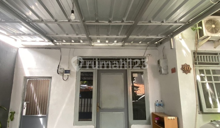 House Needs a Little Renovation in Rempoa, South Tangerang 2