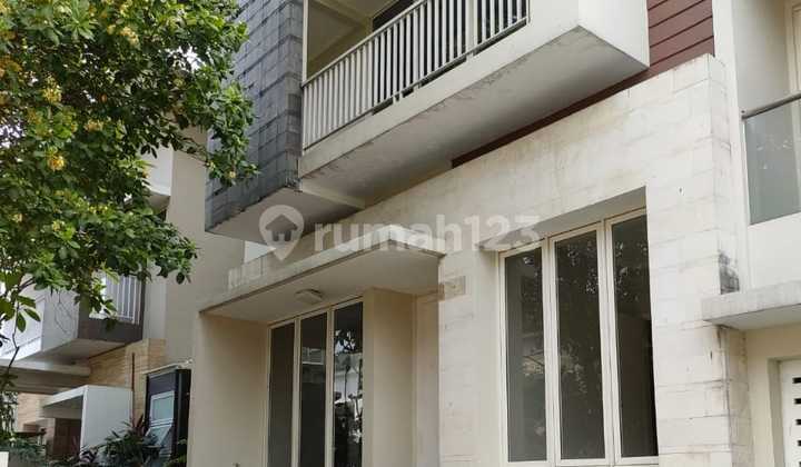 Ready-to-Occupy House in Kebayoran Bintaro, Bintaro Jaya Sector 7