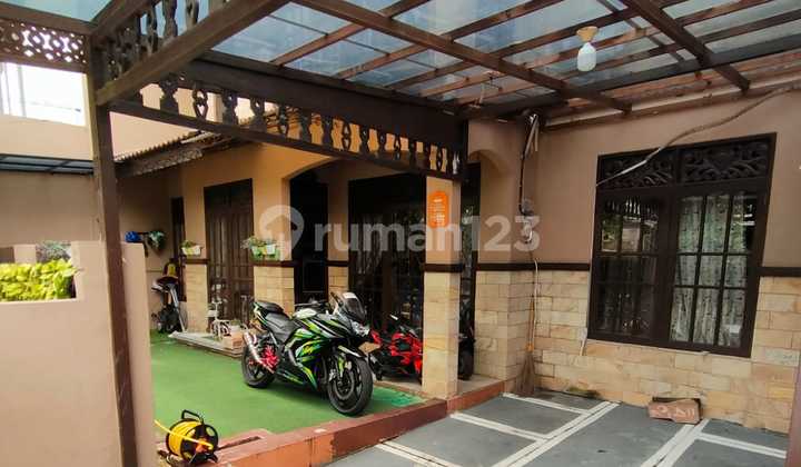 Ready-to-Live House in Bintaro Jaya Sector 6 2