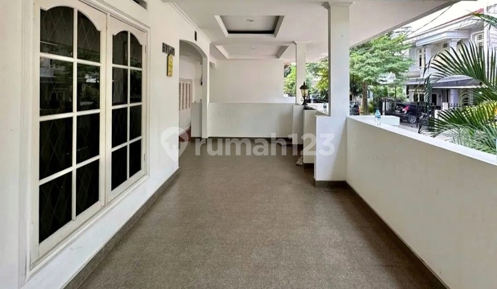 Rumah dengan Swimming Pool di Bintaro Jaya Sektor 6 2