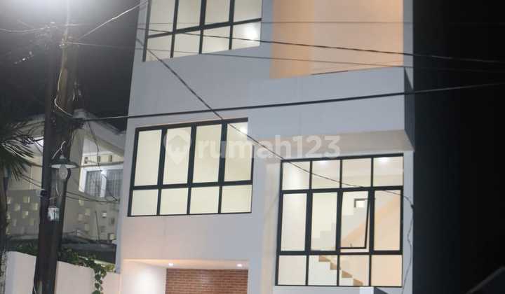 Rumah Bagus, 3 Lantai di Bukit Nusa Indah, Ciputat Rumah Bagus, 3 Lantai di Bukit Nusa Indah, Ciputat