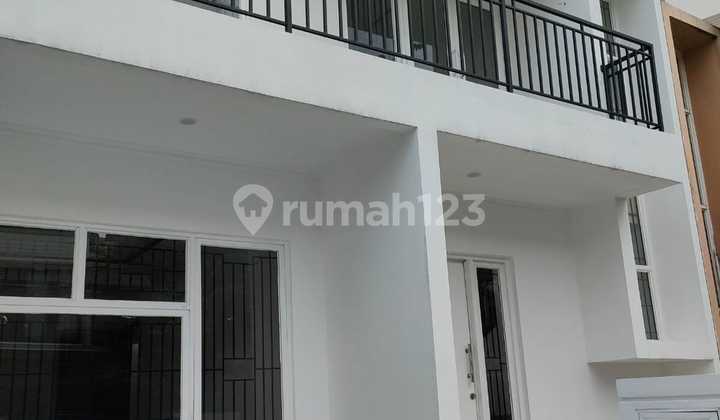 Ready-to-Live House in Emerald Bintaro, Bintaro Jaya Sector 9