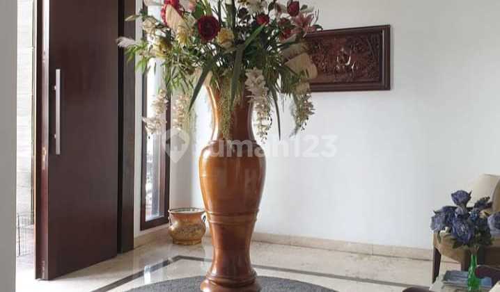 Rumah dengan Fasilitas Swimming Pool di Veteran, Bintaro 2