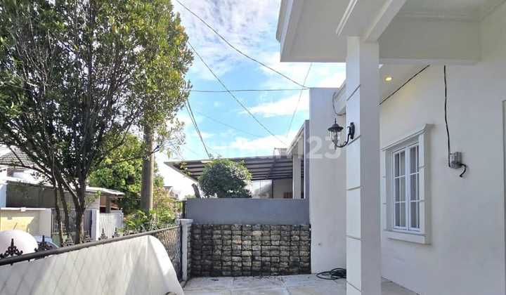 Ready-to-Occupy House Around Bintaro Sector 3A 2