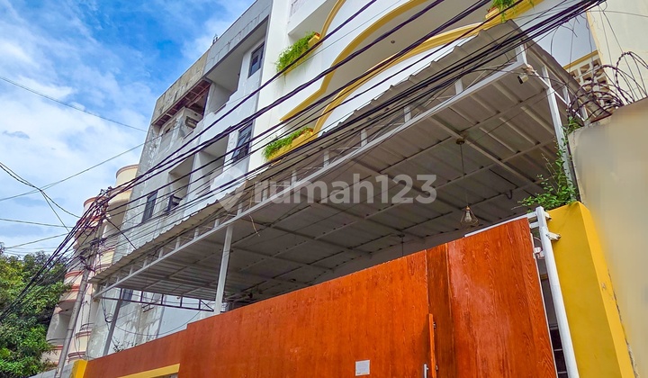 32-Room Fully Furnished Boarding House in Mangga Besar, West Jakarta 32-Room Fully Furnished Boarding House in Mangga Besar, West Jakarta