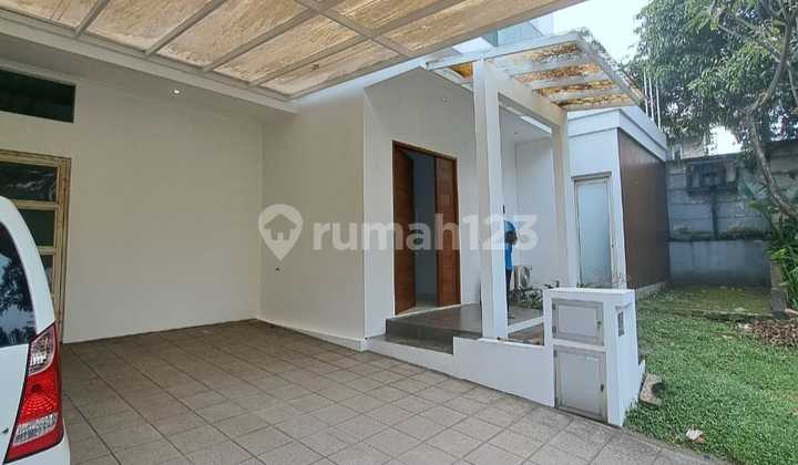 House With Pool In Discovery Bintaro 2