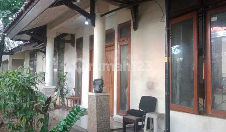 Rumah Lama dan Terawat di Sekitar Bintaro Jaya Sektor 5 2
