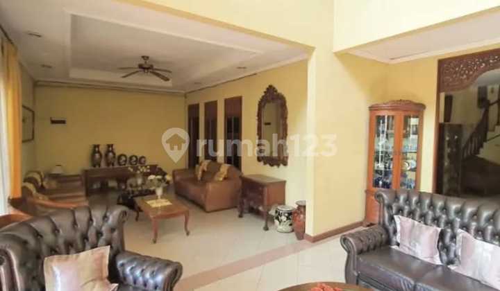 Rumah dengan Swimming Pool di Bintaro Jaya Sektor 4 2