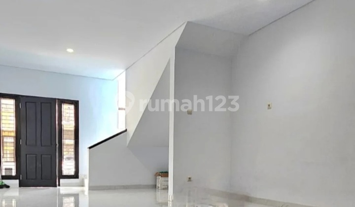 Hot Sale : Rumah Siap Huni di Emerald Bintaro, Bintaro Sektor 9