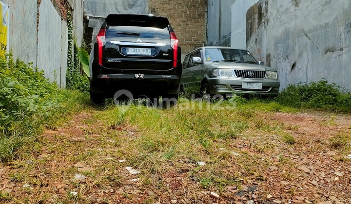 Ready-to-Build Plot in Bintaro Jaya Sector 5