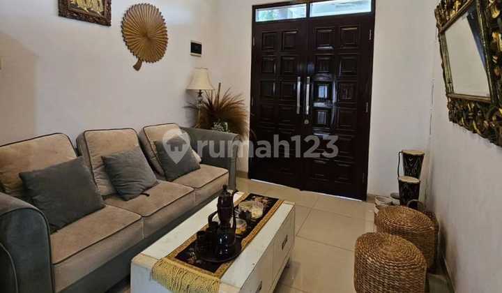 Rumah dengan Swimming Pool di Graha Raya Bintaro, Tangsel 2