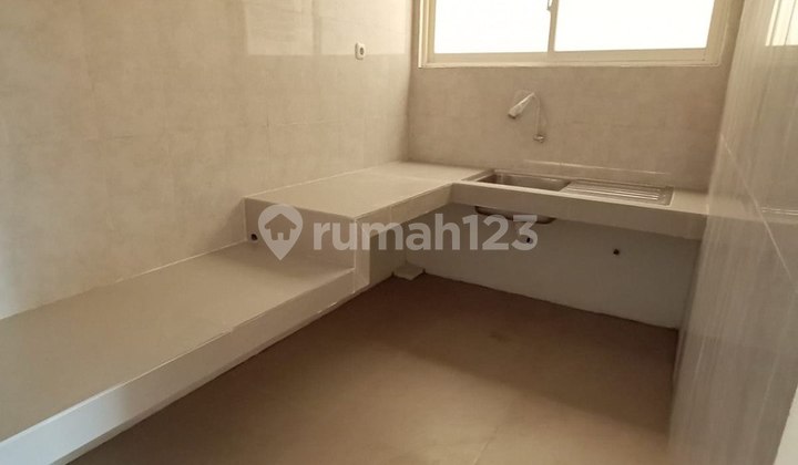 Ruko Raya Dian Istana Wiyung Near Royal Residence, Wbm (Dndgk) 2