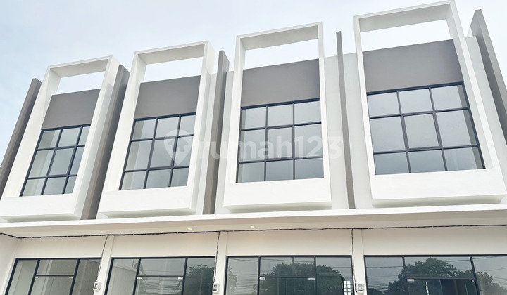 Ready-to-Use Shop House in Bekasi, 3 Floors Facing Main Road – Only 2 Units Left