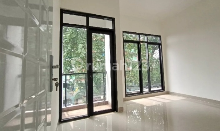 For Sale Cheap House with Car Access Near Sawah Besar Sub-District Office, Central Jakarta 2