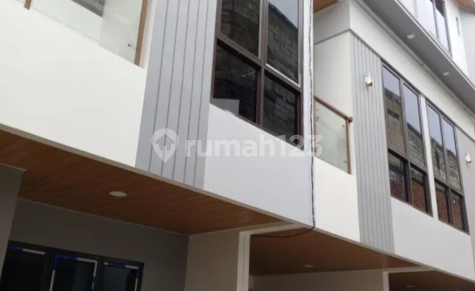 Rumah Bagus Murah 3 Lantai di Johar Baru Jakarta Pusat
