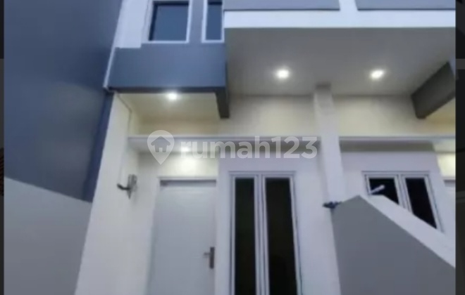 Nice New 2-Story House .. 2 Bedrooms.. No Flooding in Johar Baru, Central Jakarta