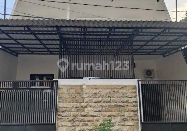 BU POLL, Rumah Klampis Semolo Timur MINIMALIS MODERN STRATEGIS