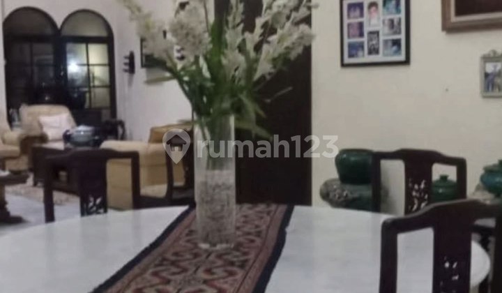 Rumah Dharmahusada Indah Strategis Siap Huni Marmer Bagus 2