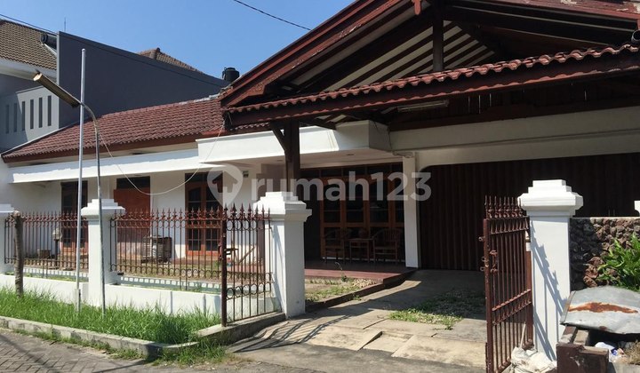 Rumah Semolowaru Tengah STRATEGIS