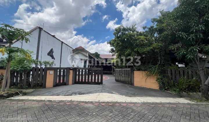 Manyar Indah House Joglo House Concept Strategic Good, Spacious Yard Area