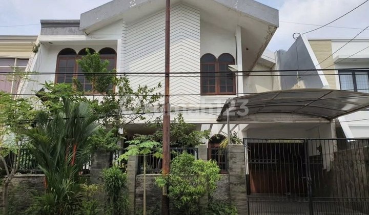 Rumah Dharmahusada Indah Strategis Siap Huni Marmer Bagus