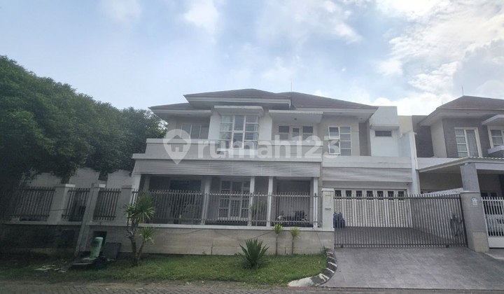 Rumah Puri Galaxybamboo Lake Minimalis Strategis Siap Huni