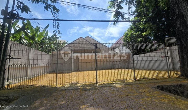 Strategic Darmo Raya House SUITABLE FOR OFFICE, BANK BUSINESS Strategic Darmo Raya House SUITABLE FOR OFFICE, BANK BUSINESS