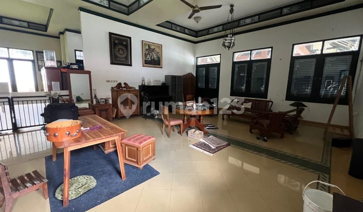 Rumah Manyar Indah Konsep Rumah Joglo Strategis Bagus, Area Halaman Luas 2