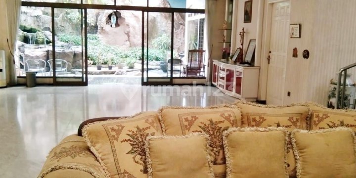 Manyar Kertoarjo House, Strategic, Well-Maintained Favorite. 2