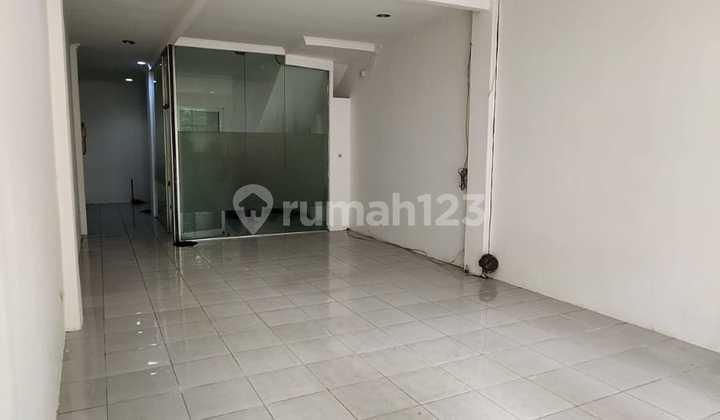 For Rent Strategic Shop House Flood-Free in Jatinegara, East Jakarta