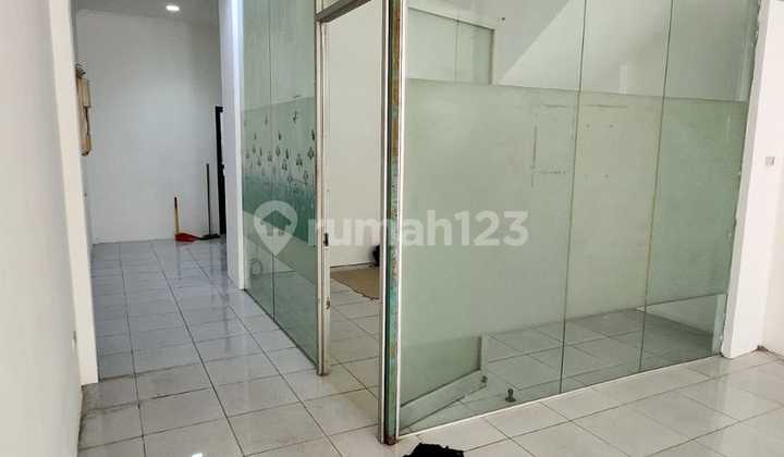 For Rent Strategic Shop House Flood-Free in Jatinegara, East Jakarta 2