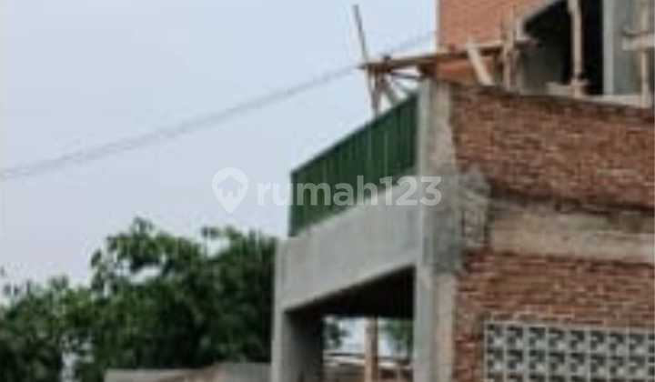 New House with Swimming Pool Facility in Green Valley Cihanjuang, Parongpong, West Bandung