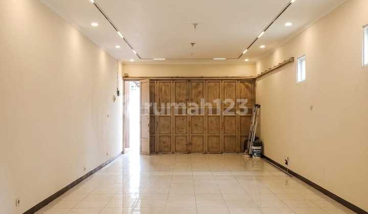 Strategic 2-Story Freehold Shop House at Pasadena Residence, Bandung. 2
