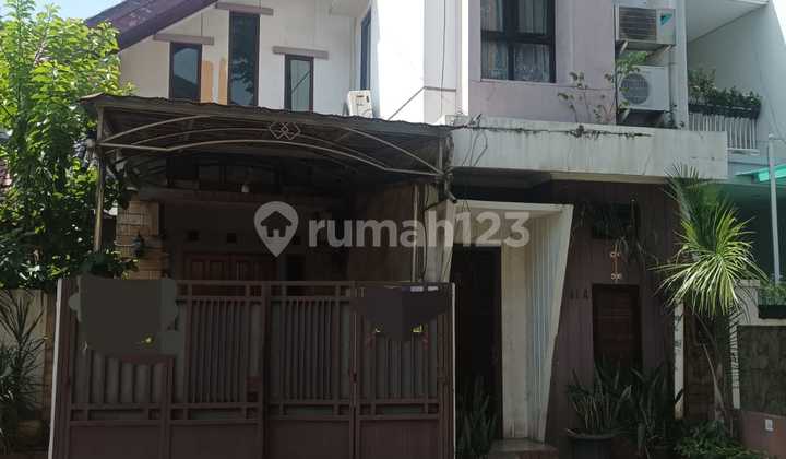 House in Cempaka Putih Tengah, Central Jakarta House in Cempaka Putih Tengah, Central Jakarta