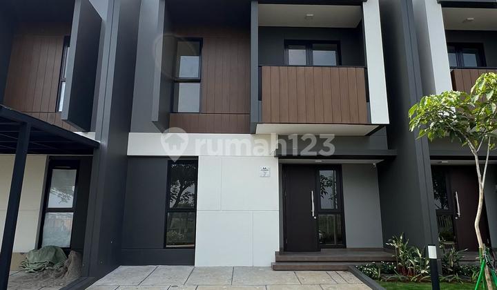 Rumah Hadap Selatan Di Cluster Regia, Summarecon Crown Gading, Bekasi