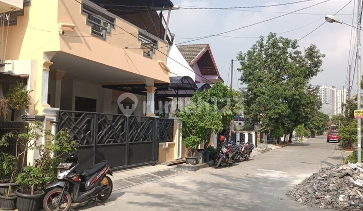 House Near Mall in Titian Kencana, Marga Mulya, North Bekasi