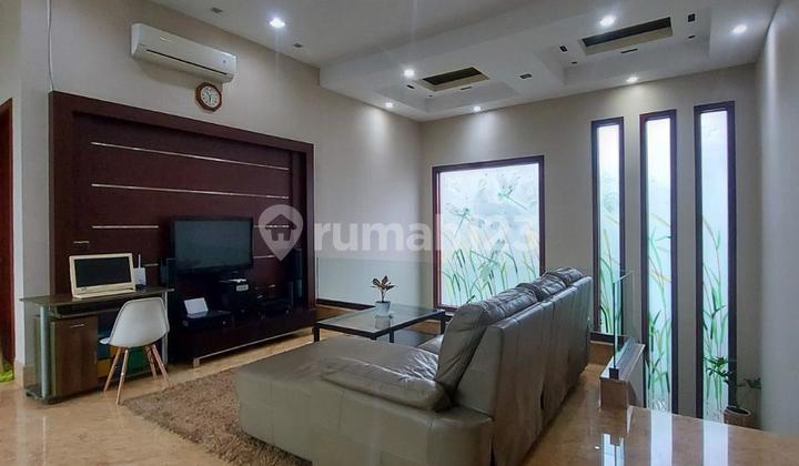 Rumah Mewah Ada Fasilitas Kolam Renang Di Bukit Gading Mediterania, Kelapa Gading, Jakarta Utara