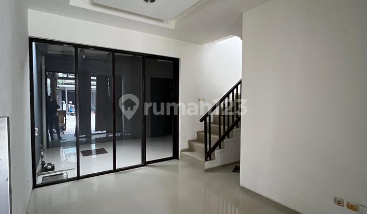 Rumah Dekat Mall Di Cluster Greenwood, Golden City, Bekasi Utara 2