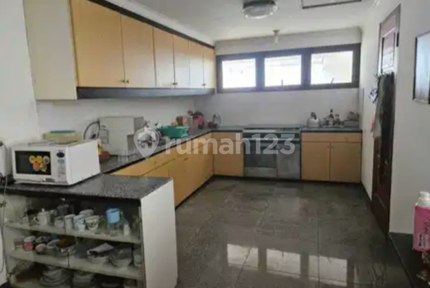 DIJUAL Murah Rumah Asri Nyaman 4KT Furnished SHM Carport 3 mobil Jelambar Jakarta Barat