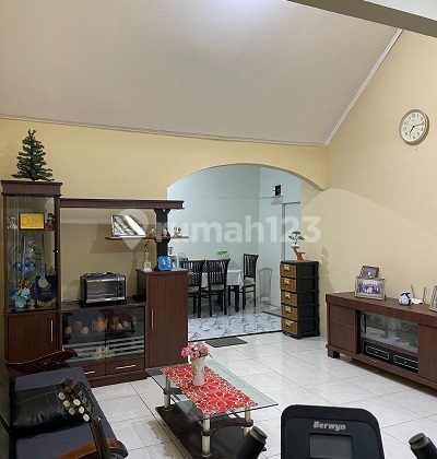 Puri Gardena House (Size 8x18 m) Puri Gardena House (Size 8x18 m)