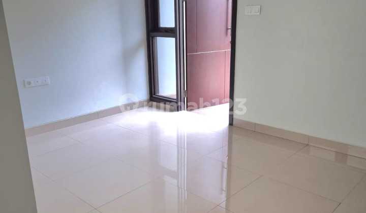 Beautiful House with SHM in Summarecon Crown Gading, Regia Cluster, Bekasi 2
