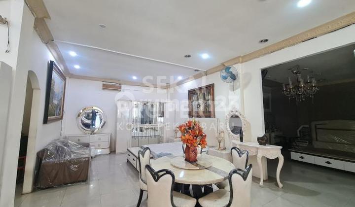 For Rent 3 Units of 4-Story Attached Shophouses on Tuanku Tambusai Street, Central Pekanbaru City 2