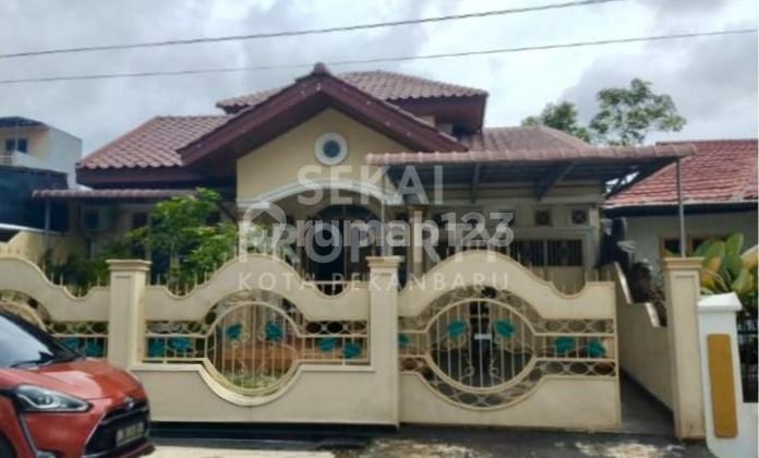 Dijual Rumah Luas Full Furnished di Jl Harapan Raya