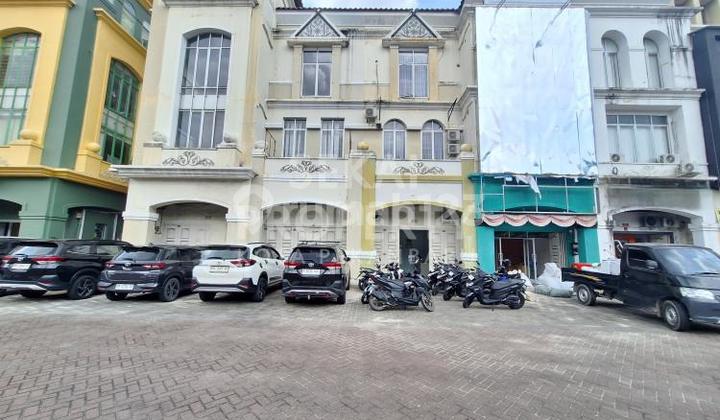 For Rent: 3-Story Shop House Ready to Use, Office Complex Location, Sudirman-Pekanbaru Area.