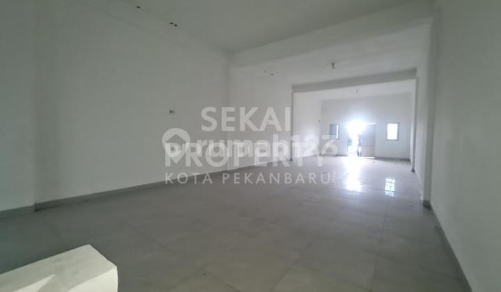 For Rent: 1 Unit of 3-Story Shop House on Hangtuah Street, Next to Indomaret, Central Pekanbaru City. 2